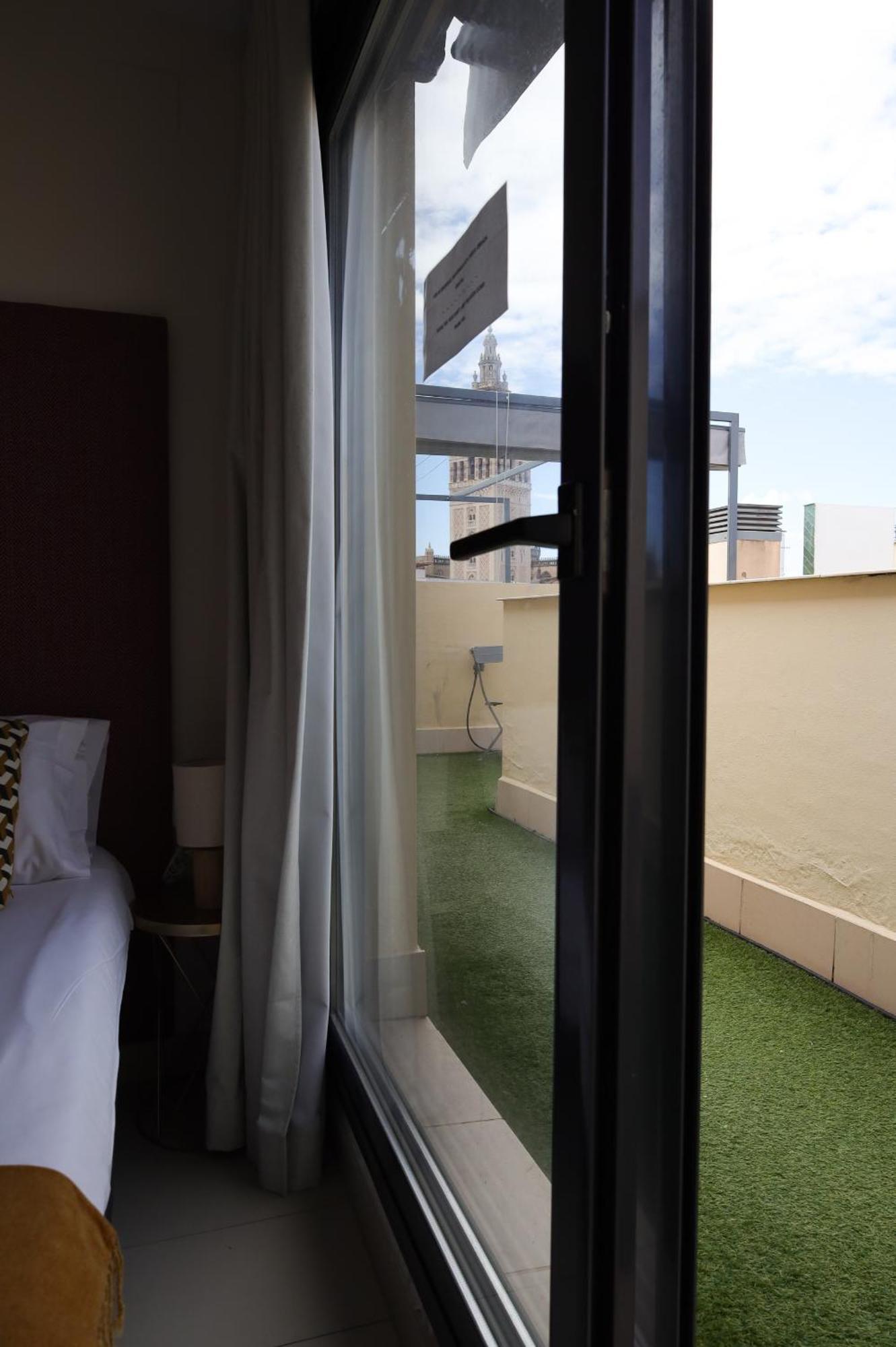 Guzman El Bueno Suites Sevilla Kültér fotó